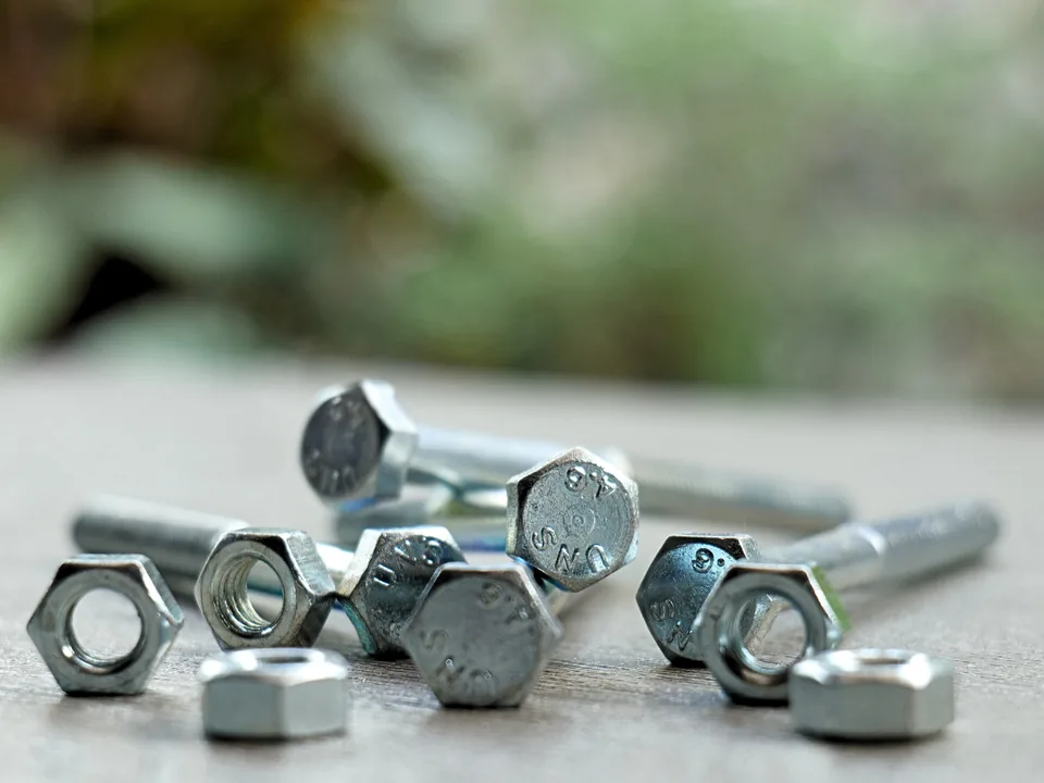 Mur dan baut hexagonal Halarag untuk pemasangan clip pagar